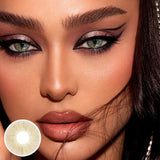Model wearing Mesiru Firework Brown Contact Lenses