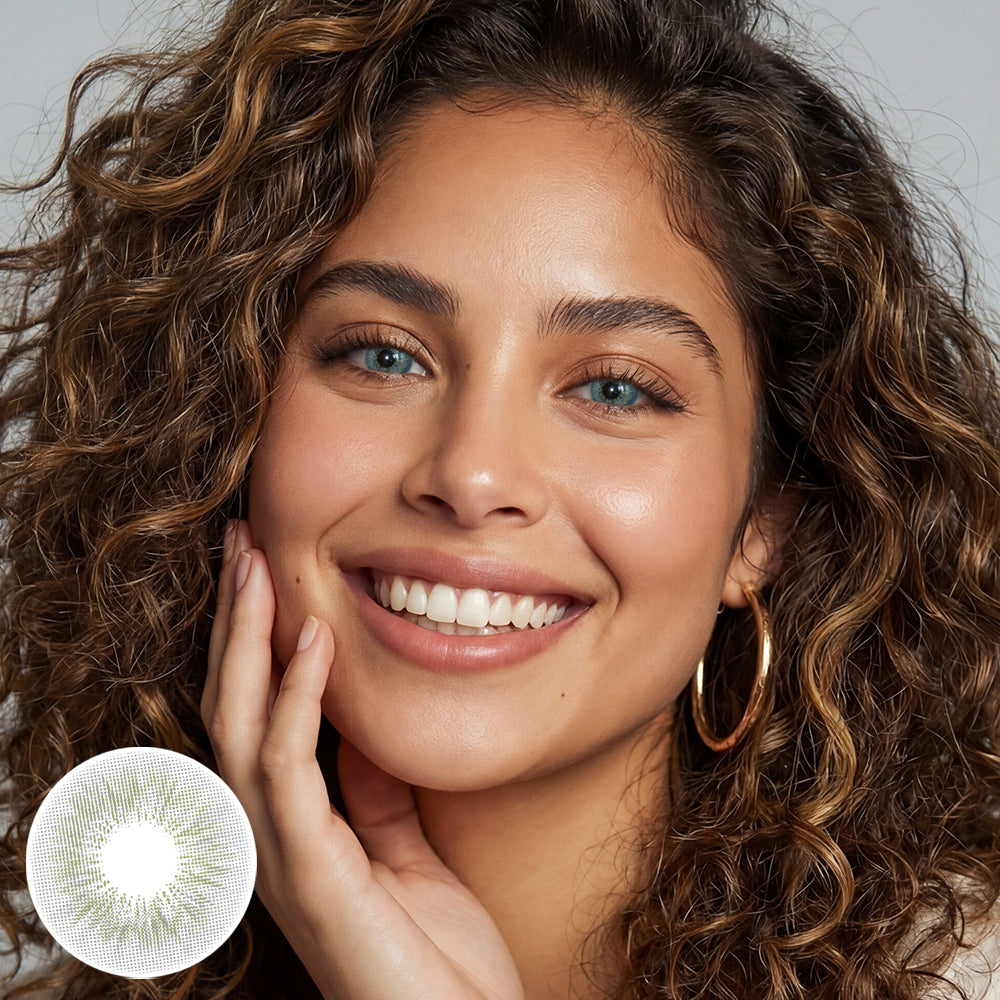 Model wearing Mesiru Firework Green-Gray Contact Lenses